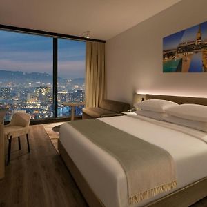 Zimmer mit Kingsize-Bett